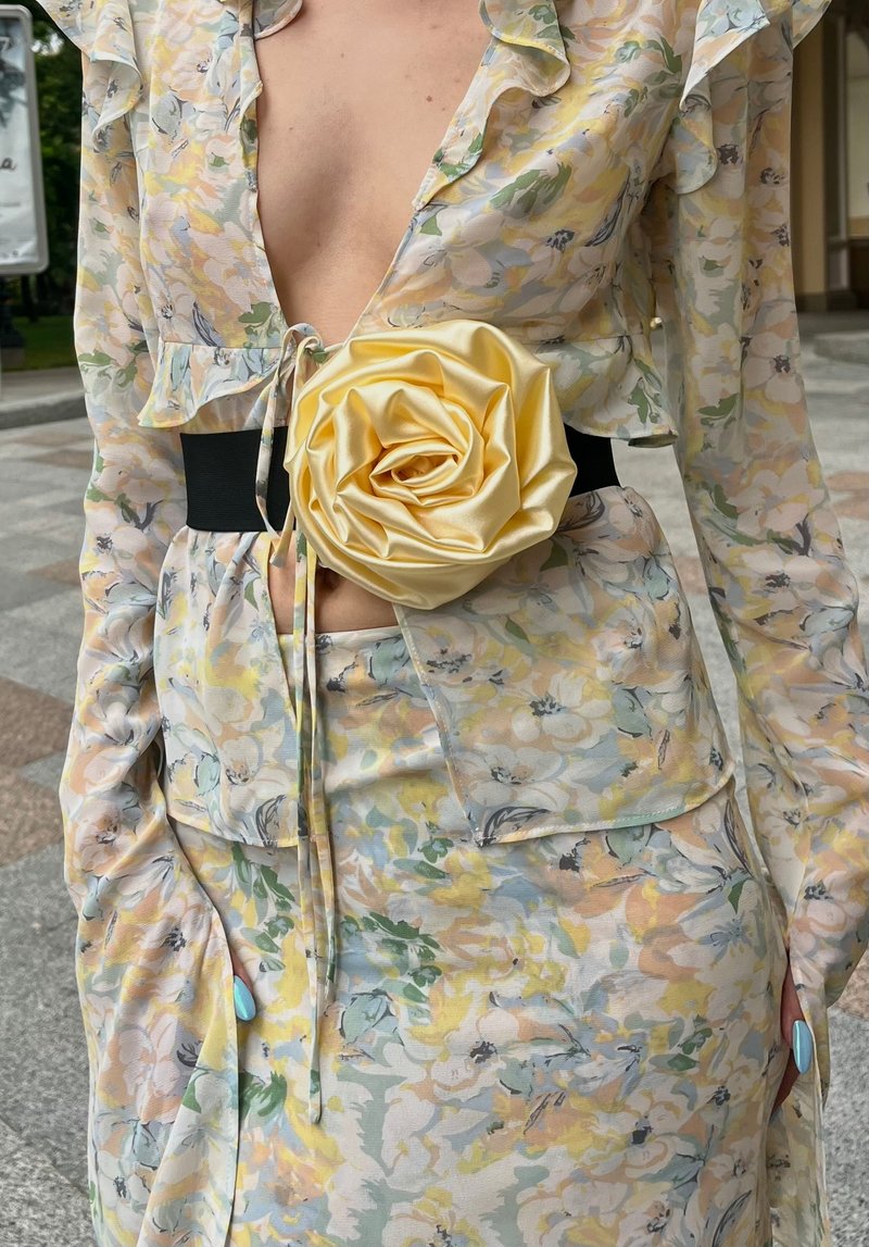 Romantic Party flower yellow belt- Women Big Flower Wide High Elastic Waistband - 腰帶/皮帶 - 其他材質 黃色
