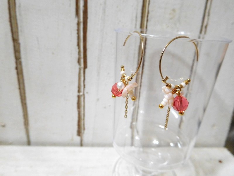 Medium-sized hoop flower crystal earrings in 14k gold, non-clampable - ต่างหู - วัสดุอื่นๆ สีแดง