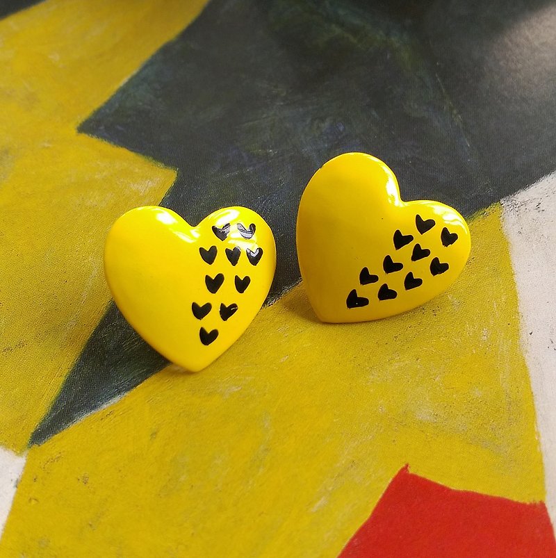 Western antique ornaments. Yellow enamel love little dot pop style earrings - ต่างหู - โลหะ สีเหลือง