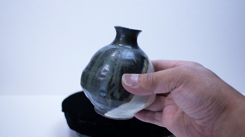 Deep Green Shinryoku series Cute Sake bottle - แก้วไวน์ - ดินเผา สีดำ