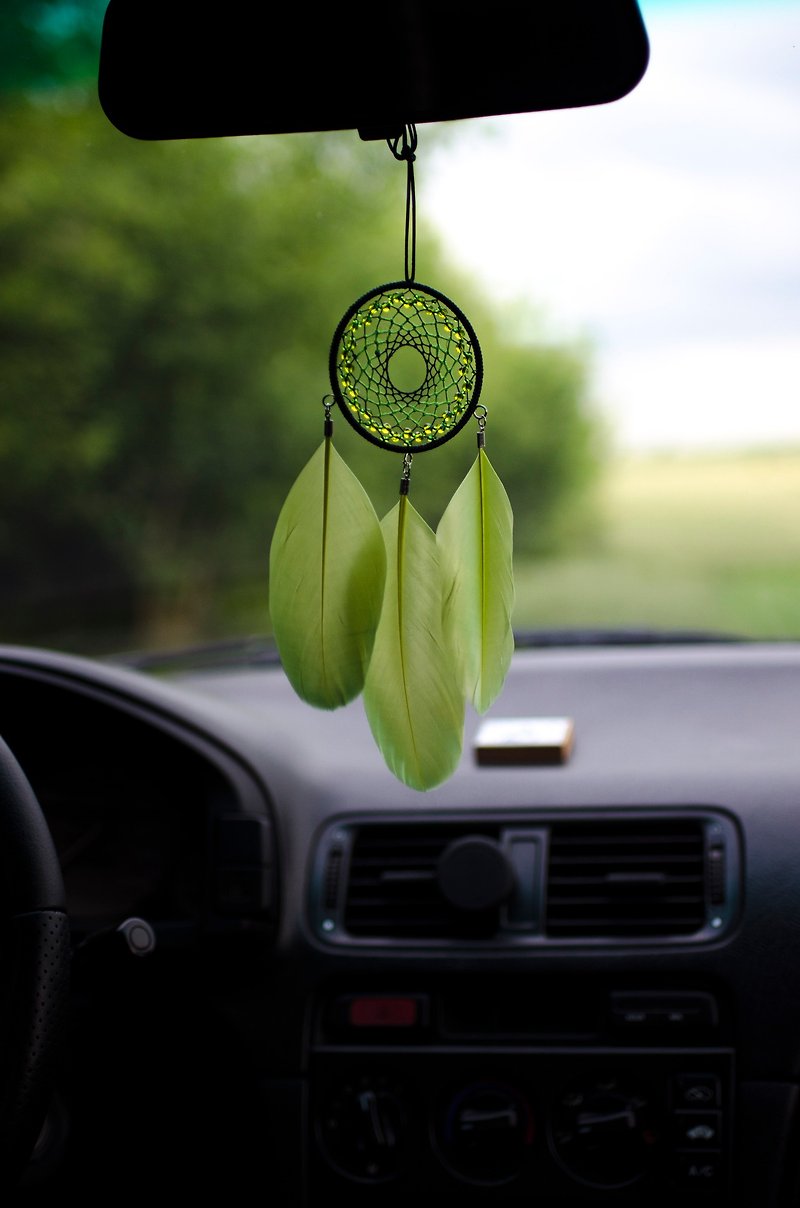 Small green Dream catcher for car rear view mirror. Glass crystal suncatcher. - ตกแต่งผนัง - งานปัก สีเขียว