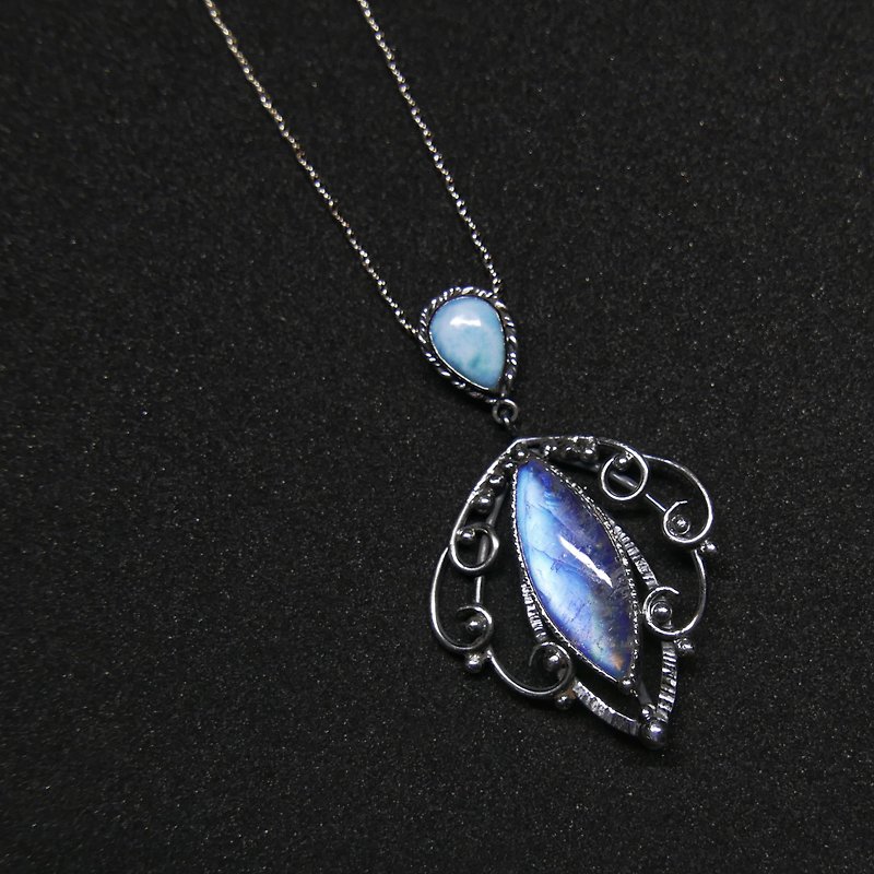 handmade silver moonstone & larimar pendant - สร้อยคอ - เครื่องเพชรพลอย สีน้ำเงิน