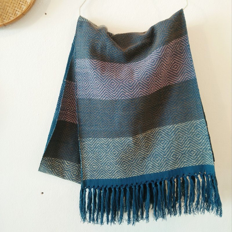 Geometric pattern shawl / 228 cm indigo / plant dyeing hand weaving - Knit Scarves & Wraps - Cotton & Hemp Multicolor