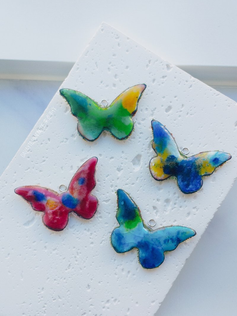 Colorful Butterfly Enamel Necklace - สร้อยคอ - วัตถุเคลือบ หลากหลายสี