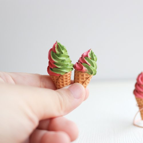 蜜斯手作 Mistory's Handmade 抹茶草莓霜淇淋 耳環 雙色霜淇淋 冰淇淋 仿真甜點 黏土人 娃用
