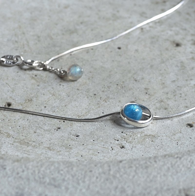 Xinggui Stone. Clavicle chain natural ore silver Stone elongated stone 925 Silver - Necklaces - Gemstone Blue