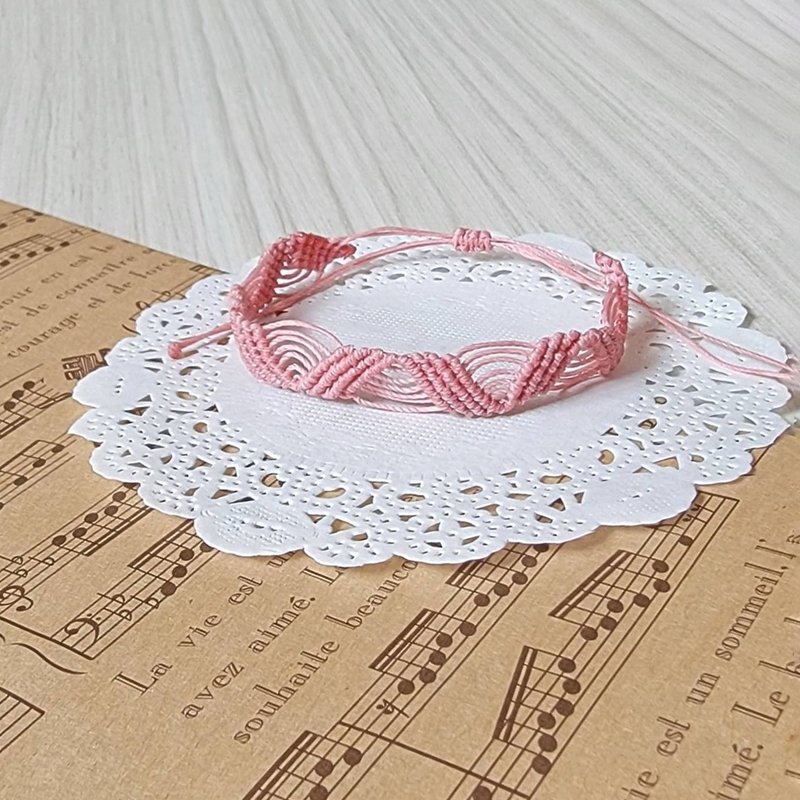 Braided bracelet Wax thread bracelet lace bracelet lucky bracelet bestie bracelet three-layer wavy lace style - สร้อยข้อมือ - ขี้ผึ้ง สึชมพู