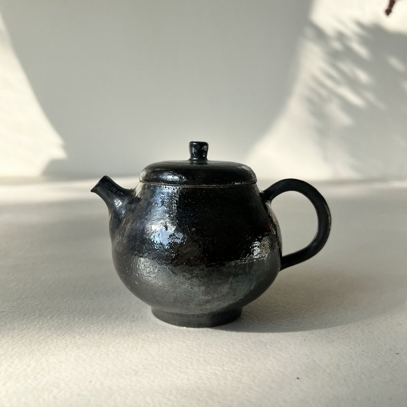 亮黑 柴燒陶手工茶壺 - 茶具/茶杯 - 陶 黑色