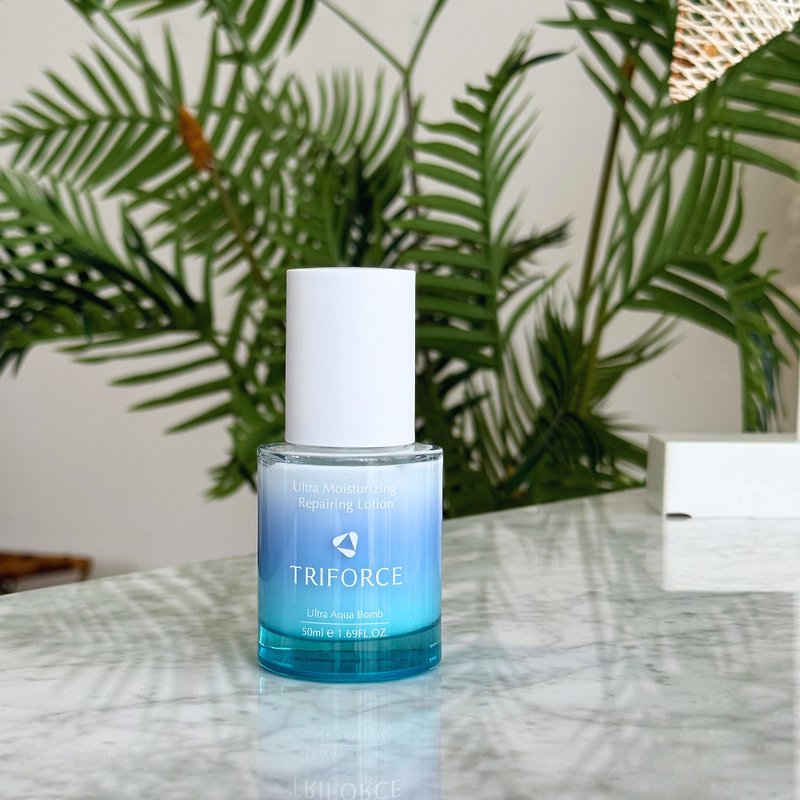 【TRIFORCE】Ocean Renewal Revitalizing Repair Essence 50ml with added ceramides - Lotions - Glass Blue