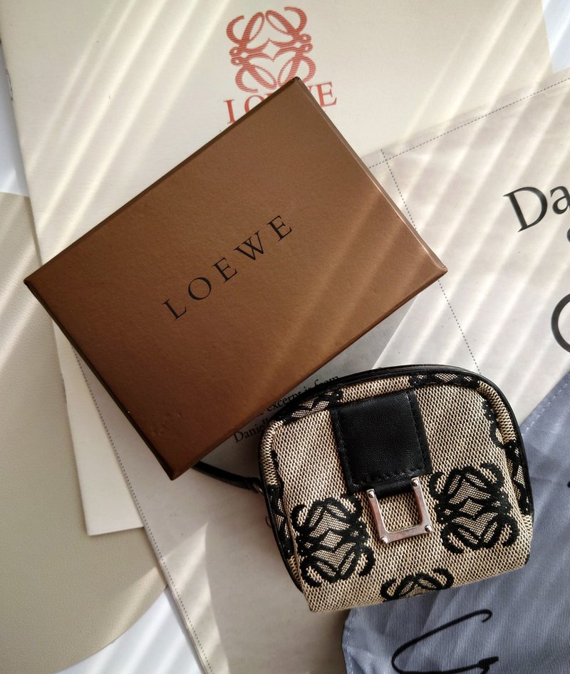 中古美品 帶盒 Loewe 老花收納小錢包零錢包銀包短夾零錢包散紙包 - 皮夾/長短夾/錢包 - 棉．麻 卡其色