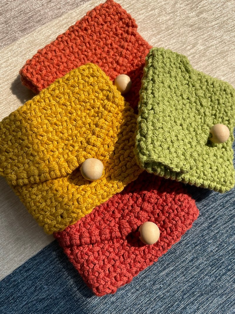 momoyu crochet card holder business card holder coin purse/wooden bead buckle (with lanyard) - Coin Purses - Cotton & Hemp 