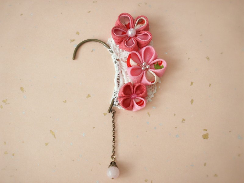 【新色】つまみ細工　古布で作ったイヤーフック・ピンク - 耳環/耳夾 - 絲．絹 粉紅色