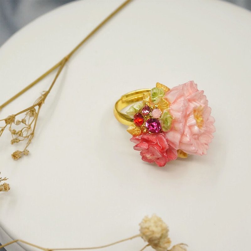 Elegant Rhinestone bouquet ring =Flower Piping= Customizable - แหวนทั่วไป - ดินเหนียว สึชมพู
