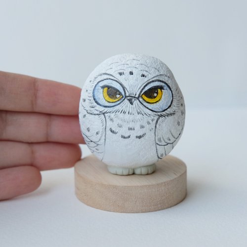 ストーンアート作品：　幸せを呼ぶフクロウ ストーンアート作品： 幸せを呼ぶフクロウ