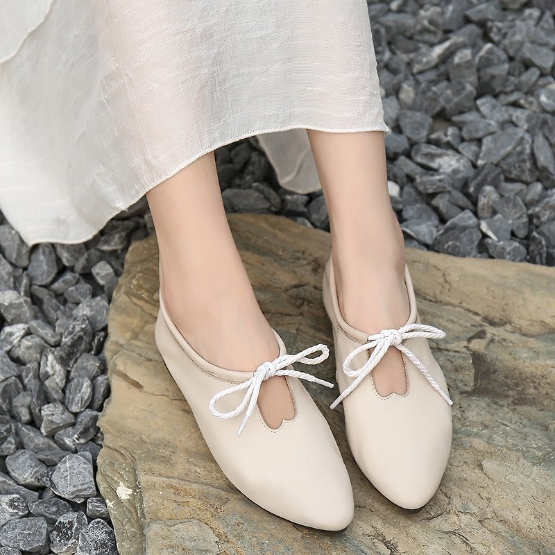 Pointed simple single shoes handmade lace-up women's shoes - Women's Casual Shoes - Genuine Leather White