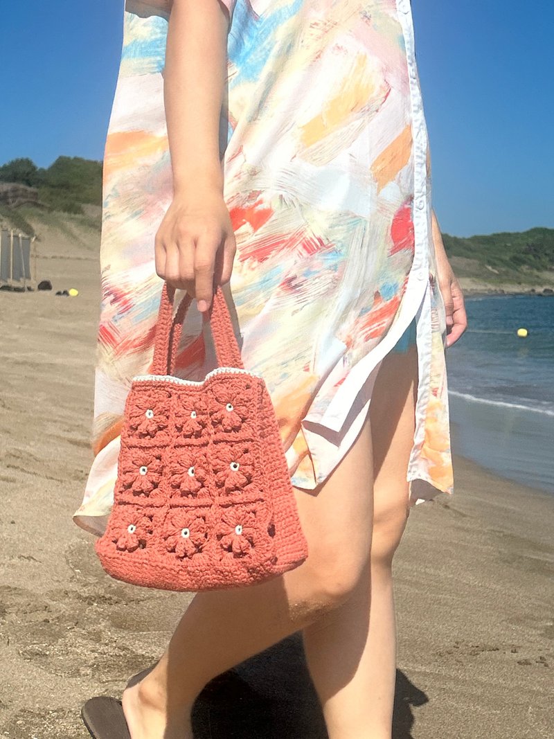 【Dear Mommy】Floral Crochet Small Bag - กระเป๋าถือ - ผ้าฝ้าย/ผ้าลินิน สีแดง