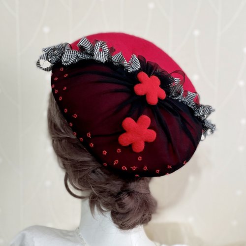やんきち✩ページ ベージュ パープル 花モチーフ ベレー帽 2つセット やんきち✩ページ ベージュ パープル 花モチーフ ベレー帽 2つ