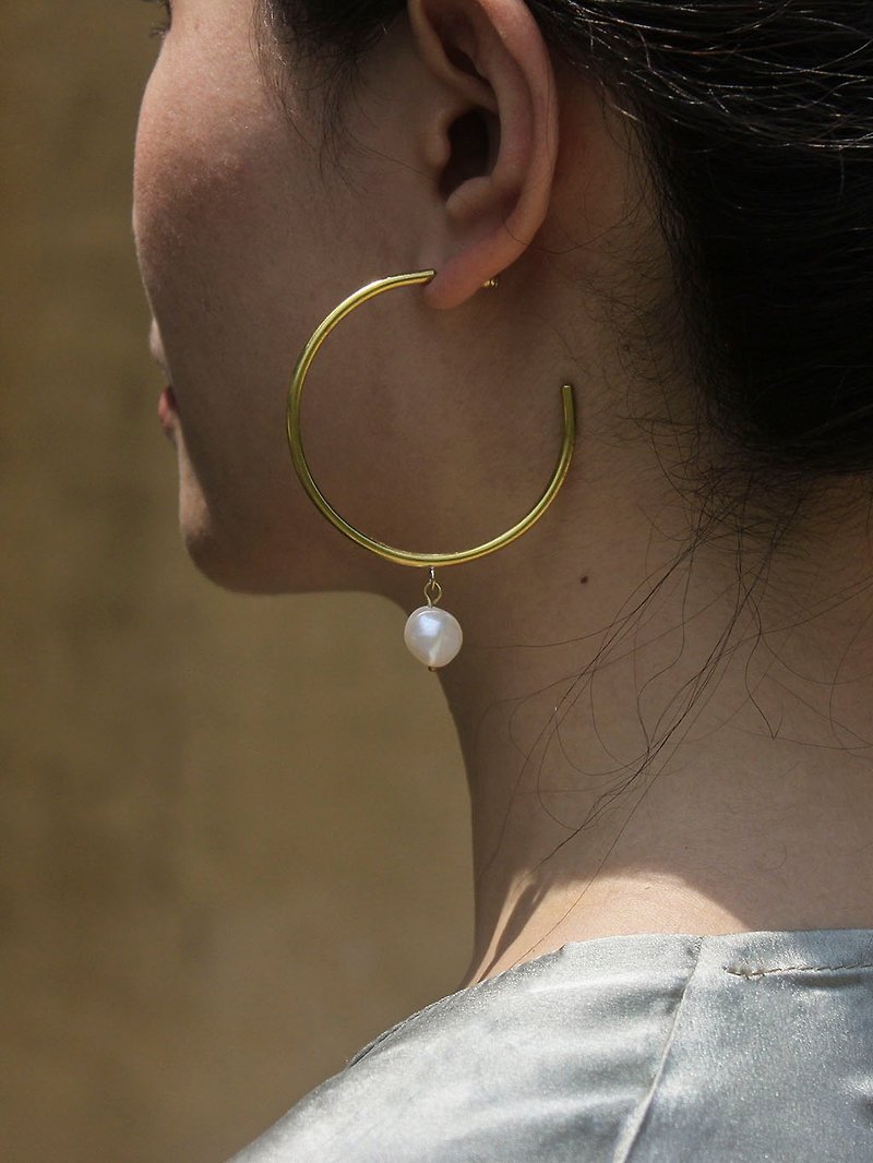可可黃銅珍珠大圈耳環- 925純銀耳針 / 夾式耳環