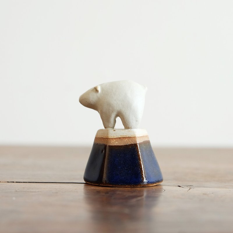 The ice is a bit thin | the polar bear shouts - Items for Display - Pottery White