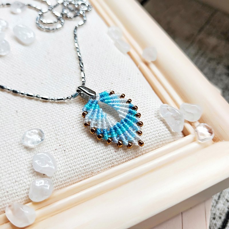 N007-手工編織葉片項鍊 淡藍色漸層小葉子 - 項鍊 - 尼龍 藍色