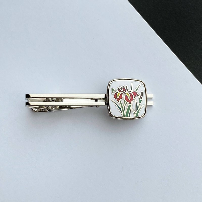 Kakitsubata [White White] Cloisonne Tie Pin Red Copper Metal Cloisonne - เนคไท/ที่หนีบเนคไท - วัสดุอื่นๆ ขาว