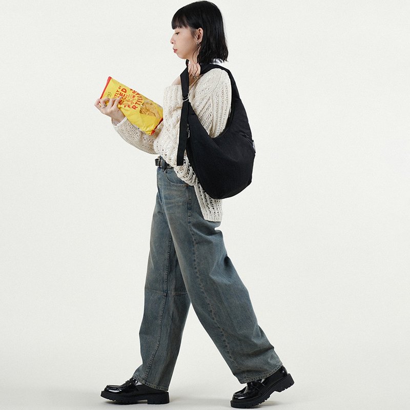 【FW25全新Wander系列】ZION 可擴展半月包 (翠黑色) - 側背包/斜背包 - 環保材質 黑色