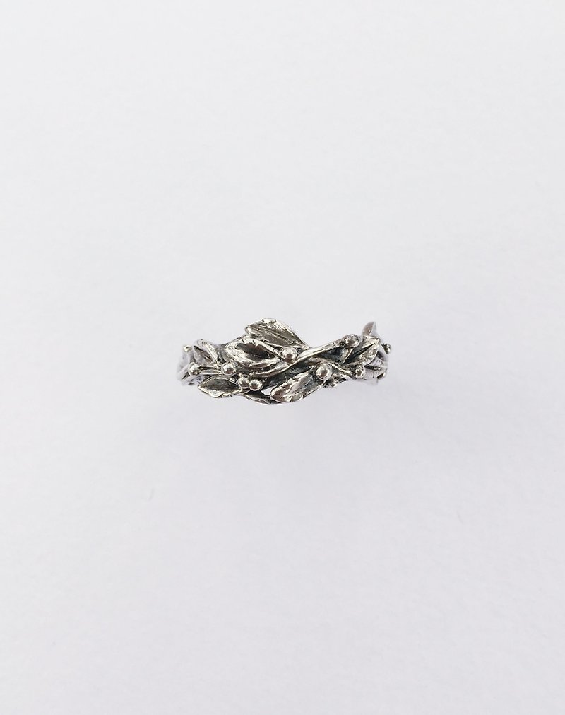 Petite Fille handmade silver vines sterling silver ring from Eden - แหวนทั่วไป - โลหะ สีเงิน