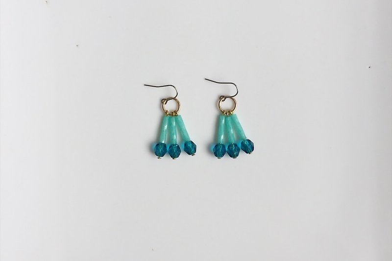 Cents grass honey modeling earrings - Earrings & Clip-ons - Glass Blue