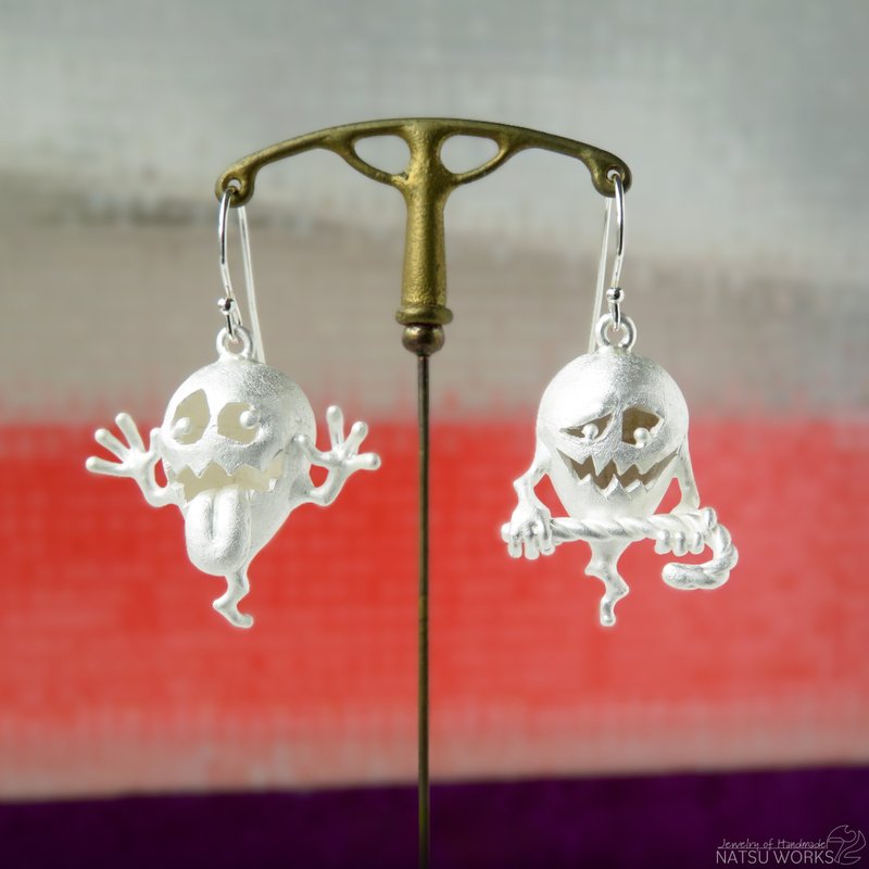 Ghost Earring in 2024 - ต่างหู - เครื่องเพชรพลอย สีเงิน