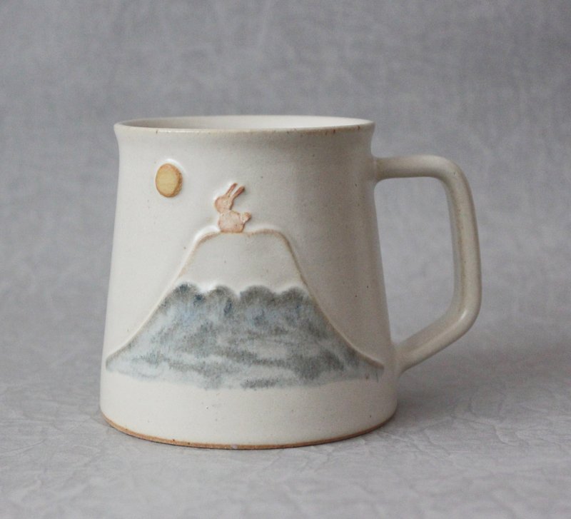 Jade Rabbit Looks at the Moon Mount Fuji Ear Hanging Coffee Ceramic Cup - แก้วมัค/แก้วกาแฟ - ดินเผา 