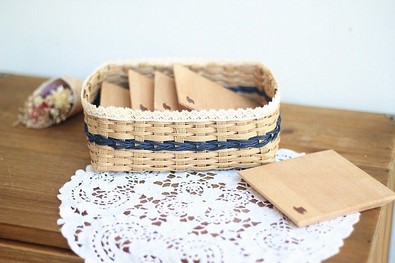 【好日手作】handmade。手作蕾絲紙籐編織收納盒 - 收納箱/收納用品 - 紙 咖啡色