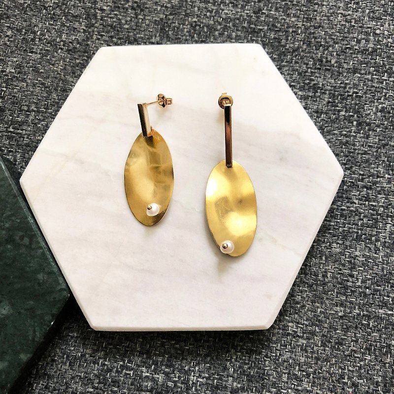 アートクールと風真珠925スターリングシルバーイヤリングシンプルな真鍮の金色ノルディックスタイルのファッションパール - ピアス・イヤリング - 真珠 レッド