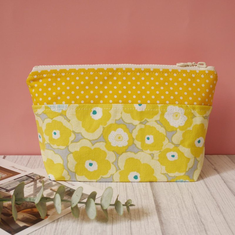 Storage bag/ cosmetic bag/ pencil case - กระเป๋าเครื่องสำอาง - ผ้าฝ้าย/ผ้าลินิน 