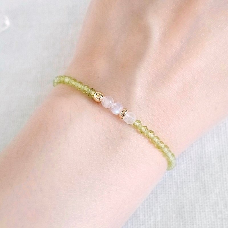 Peridot, Moonstone, 14K Gold Filled Bead Bracelet || June / Aug Birthstones - สร้อยข้อมือ - คริสตัล สีเขียว