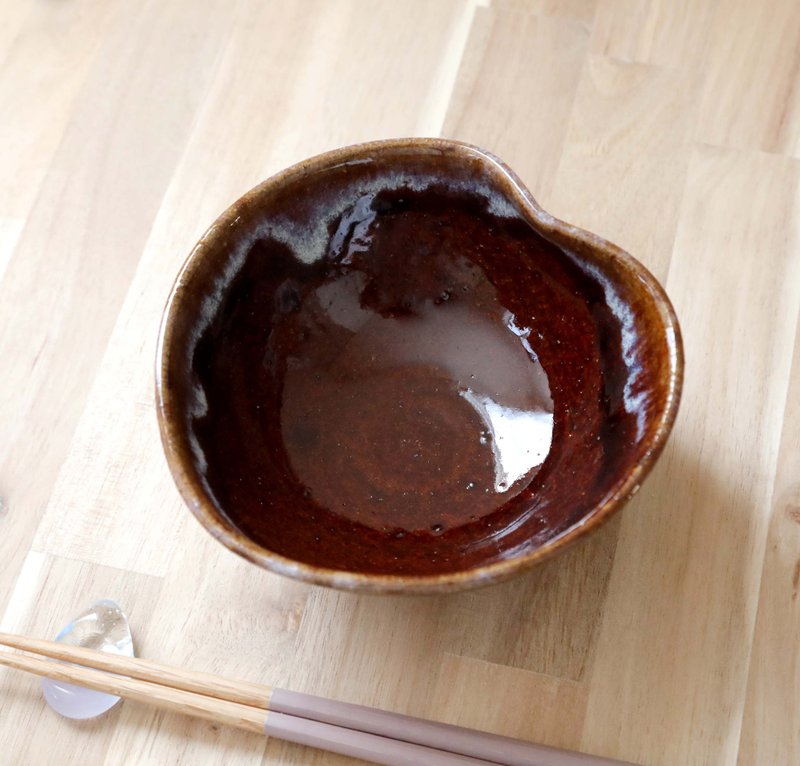 飴色の木の葉鉢 白色のアクセント - 碗 - 陶 咖啡色
