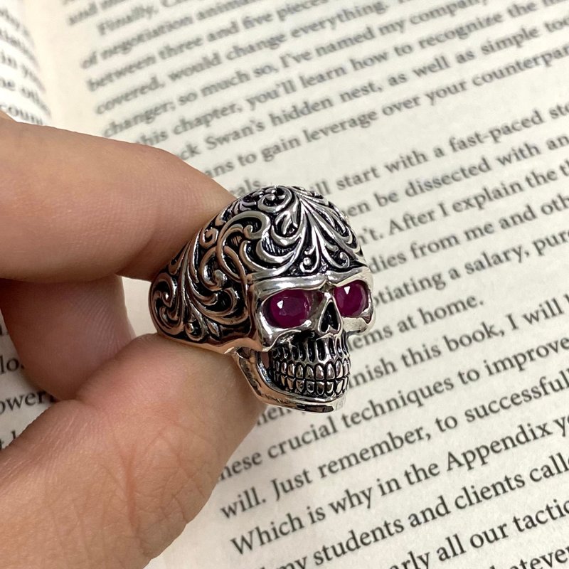 Gothic Style Skull Ring Filigree Pattern with Ruby Stone 925 Sterling Silver - แหวนทั่วไป - เงินแท้ สีเงิน