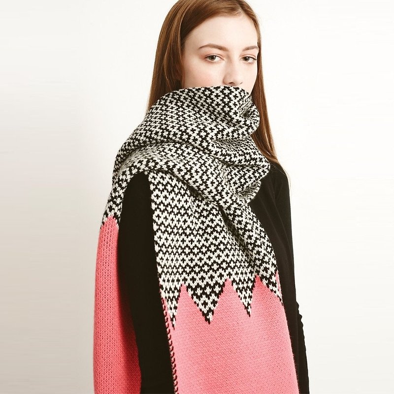SALMON/BLACK GRAPHIC LARGE REVERSIBLE SCARF - Other - Polyester Pink