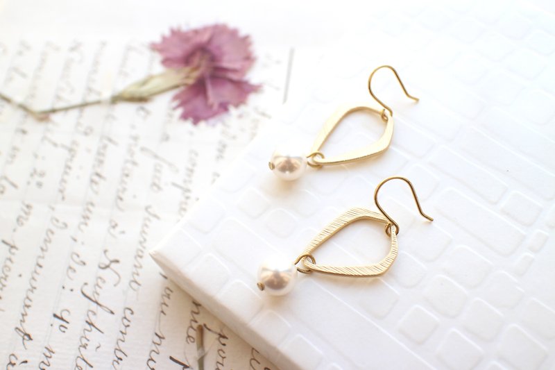 Free style-Brass earrings - ต่างหู - ไข่มุก ขาว