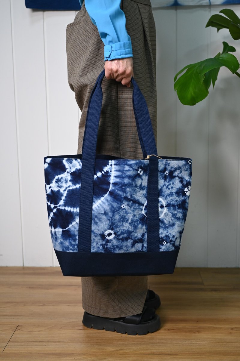 藍染托特包-細胞 微觀世界 - 手提包/手提袋 - 棉．麻 藍色