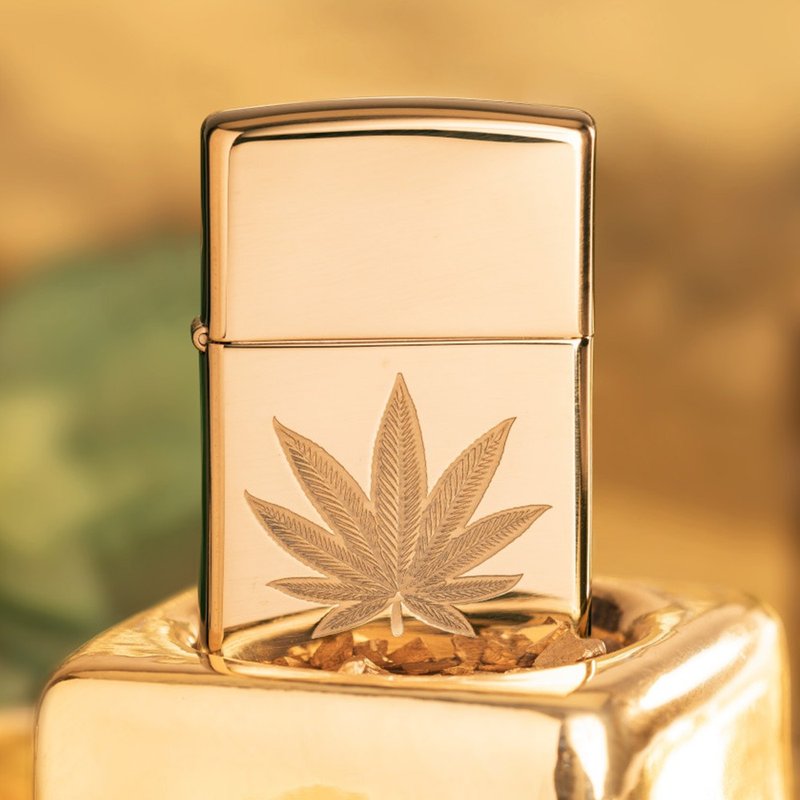 【ZIPPO官方旗艦店】金色大麻葉防風打火機 46560 - 其他 - 銅/黃銅 金色
