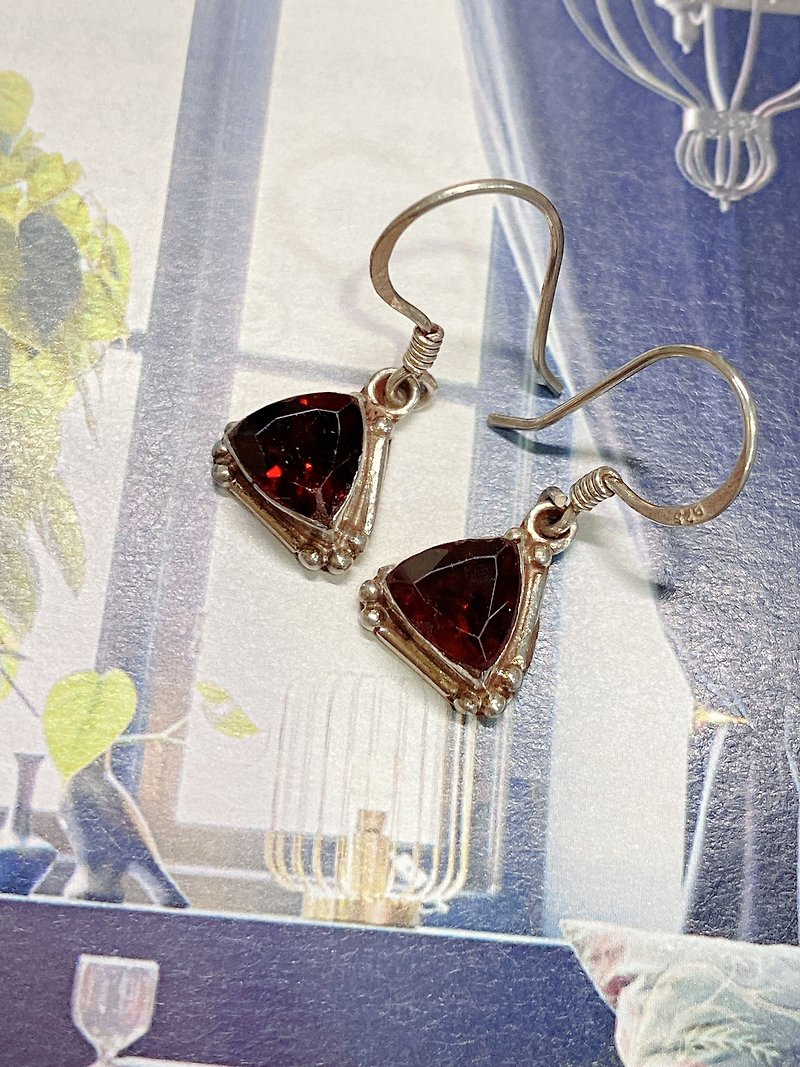 Natural faceted Stone earrings handmade in 925 sterling silver - ต่างหู - เครื่องเพชรพลอย สีแดง
