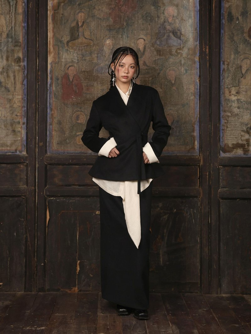 溯洄從之 / V領毛西裝外套 半裙套裝 / 羊毛 - 女西裝外套 - 其他材質 黑色