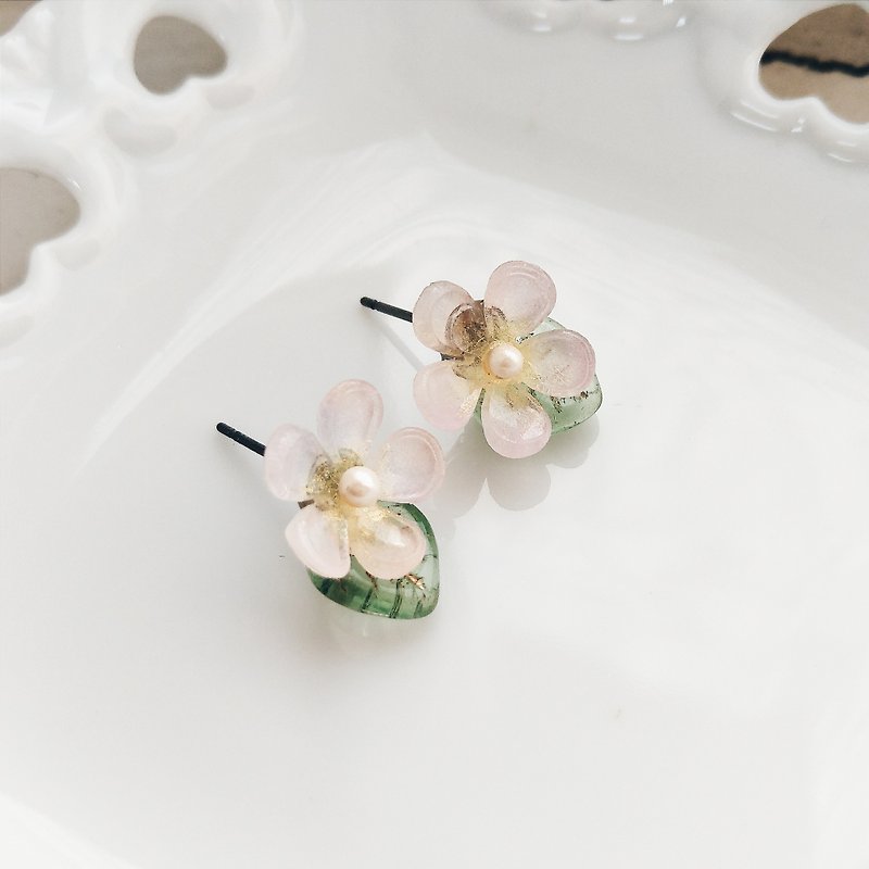 momolico lovely small round flower earrings (clip-on can be changed) - Earrings & Clip-ons - Other Materials Pink