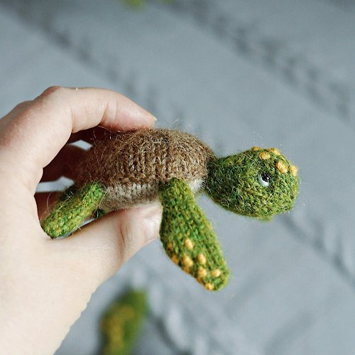 Cute Knit Toy Knitting turtle pattern. DIY toy. Amigurumi tutorial.