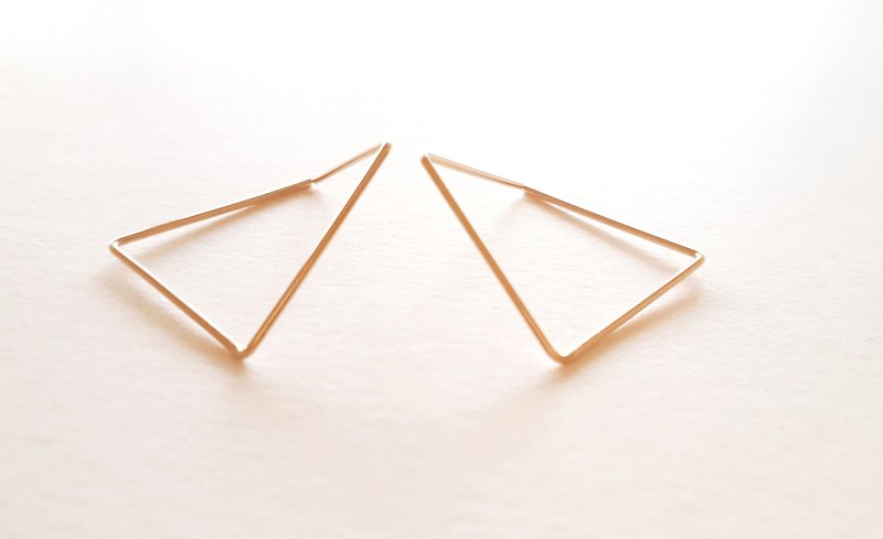Shadow line light light earrings 14k gold with gold rhombus - Earrings & Clip-ons - Other Materials Gold