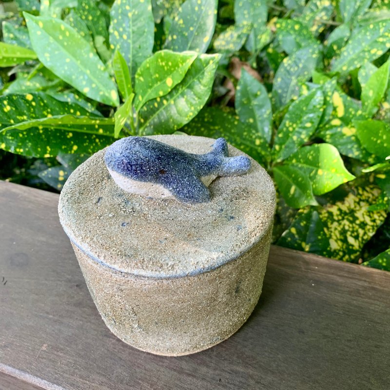 A Lu - 鯨魚陶罐/陶器/手做手繪/採美國高量砂陶 僅此一件 - 花瓶/花器 - 陶 多色