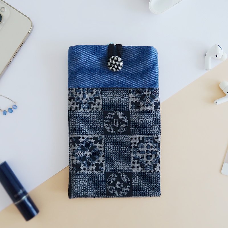 【寵愛媽媽】間藍 手機套 給媽媽的禮物 手作 限量一個 - 手機殼/手機套 - 棉．麻 藍色