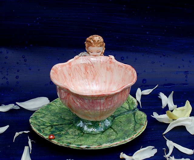 美しいカップとソーサー セット赤ちゃん天使の置物。花の形のカップ ...