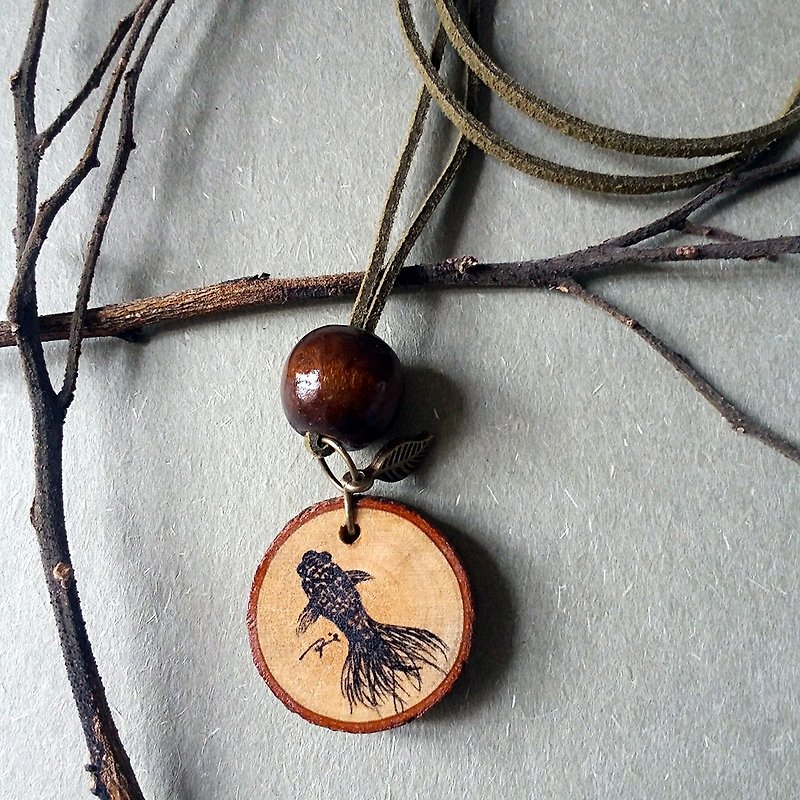 Hand-painted necklace/pendant (goldfish) - Necklaces - Wood Multicolor