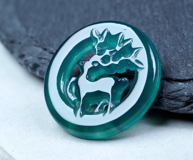 鹿が彫られたブルーの翡翠 | 天然翡翠 A グレード | ギフト - ショップ